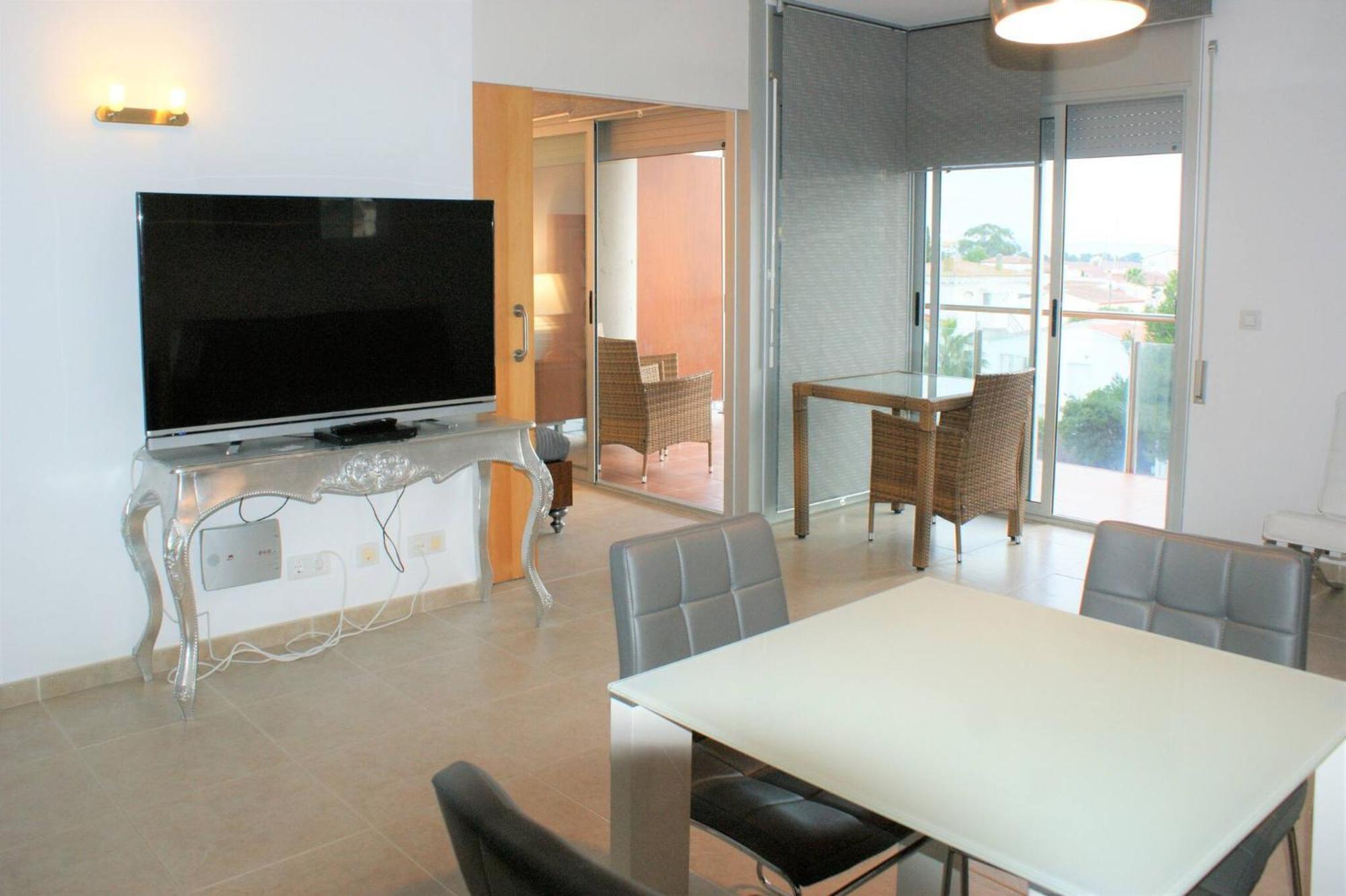En Con Vistas Al Canal Y Piscina Av-52 * Roses