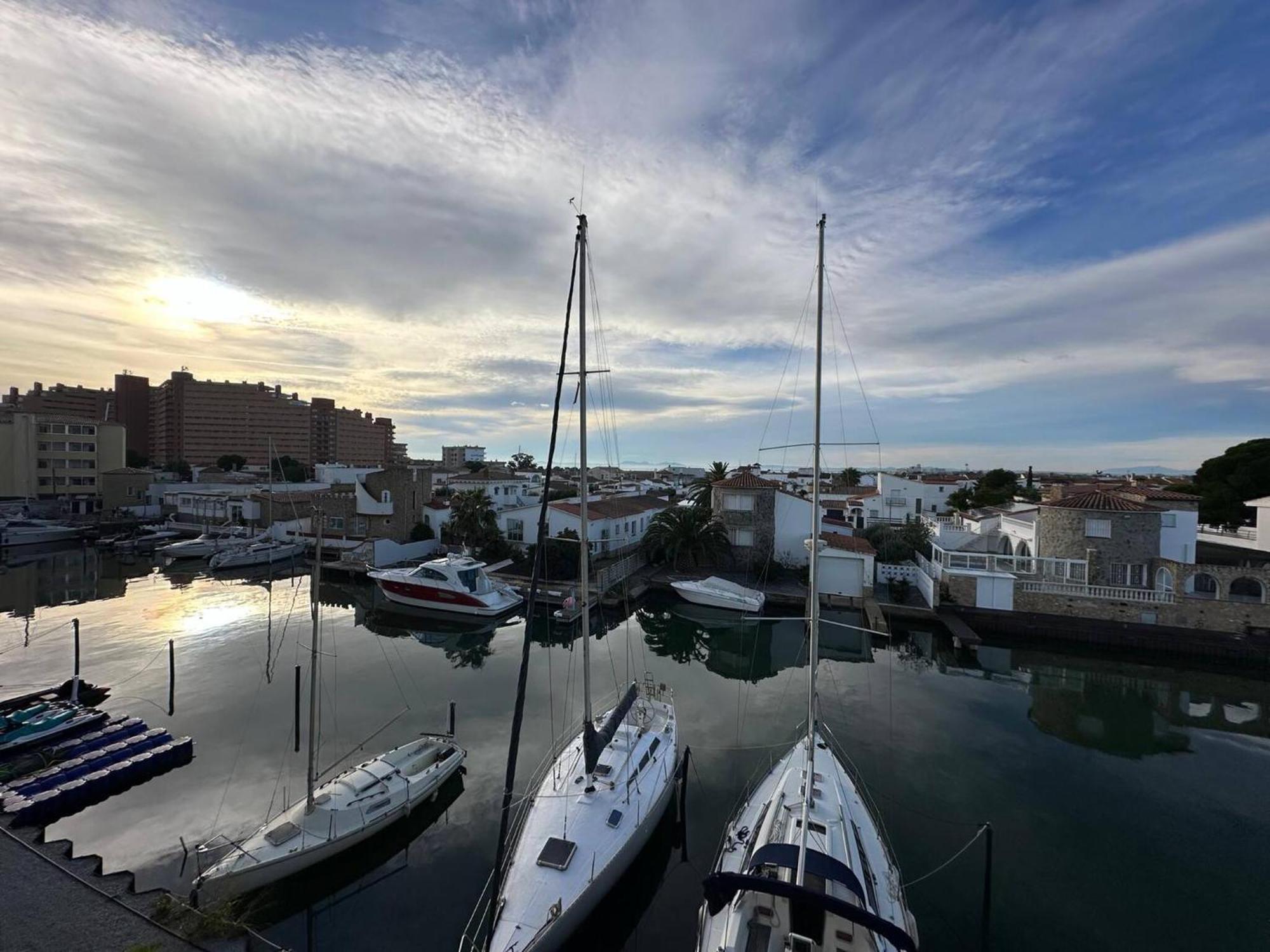 Apartment En Con Vistas Al Canal Y Piscina Av-52