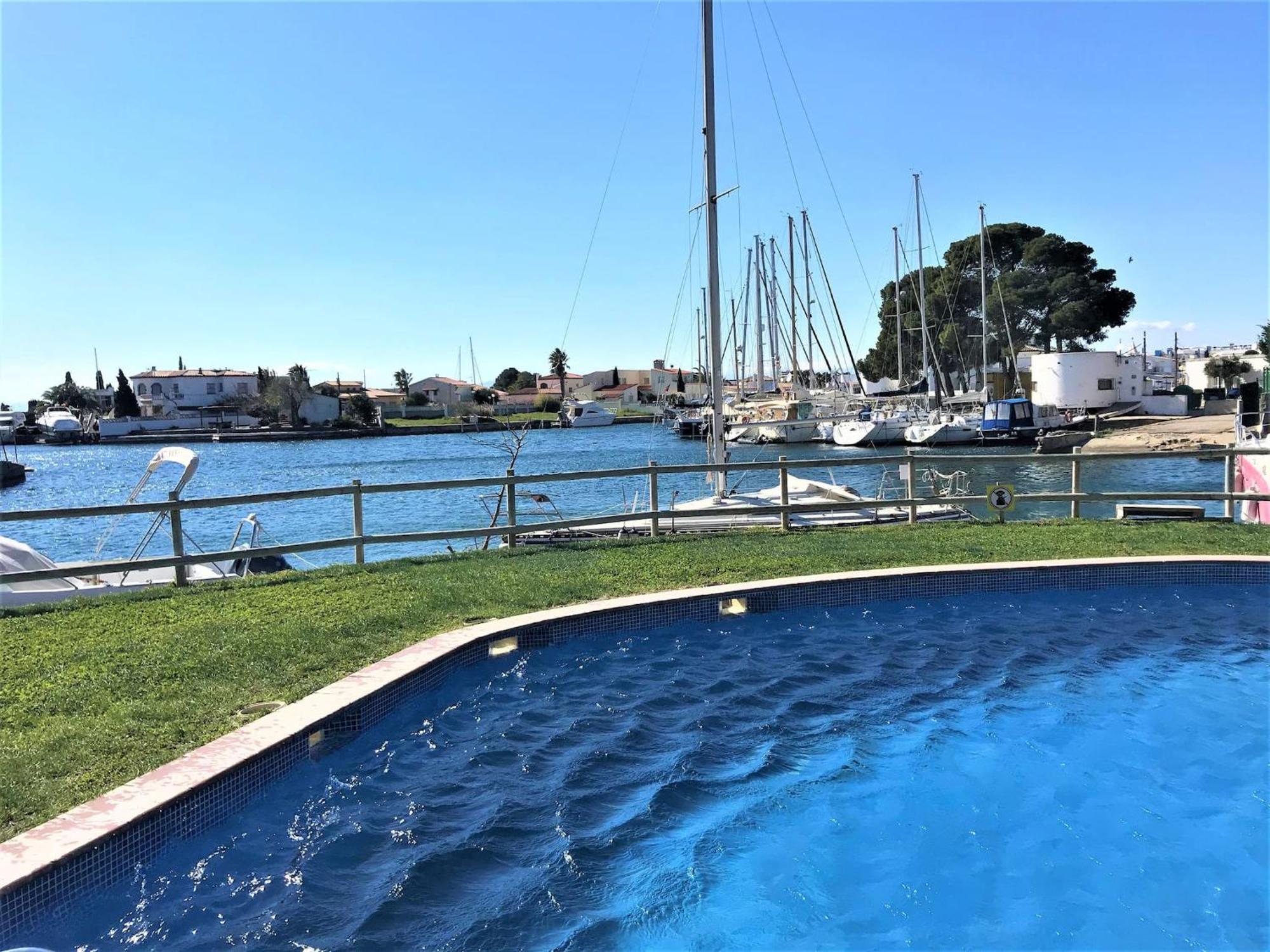 Apartment En Con Vistas Al Canal Y Piscina Av-52 Roses