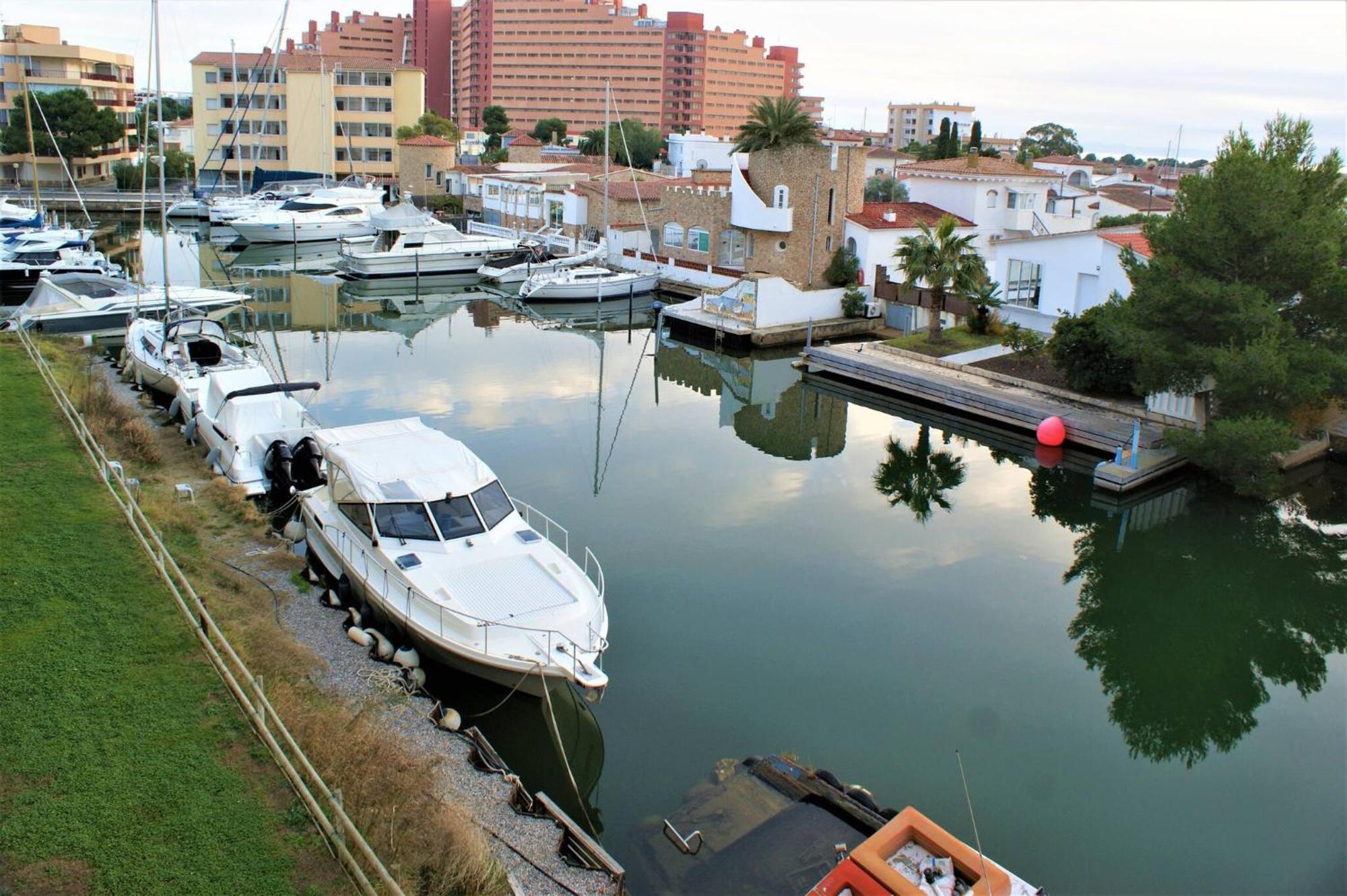 En Con Vistas Al Canal Y Piscina Av-52