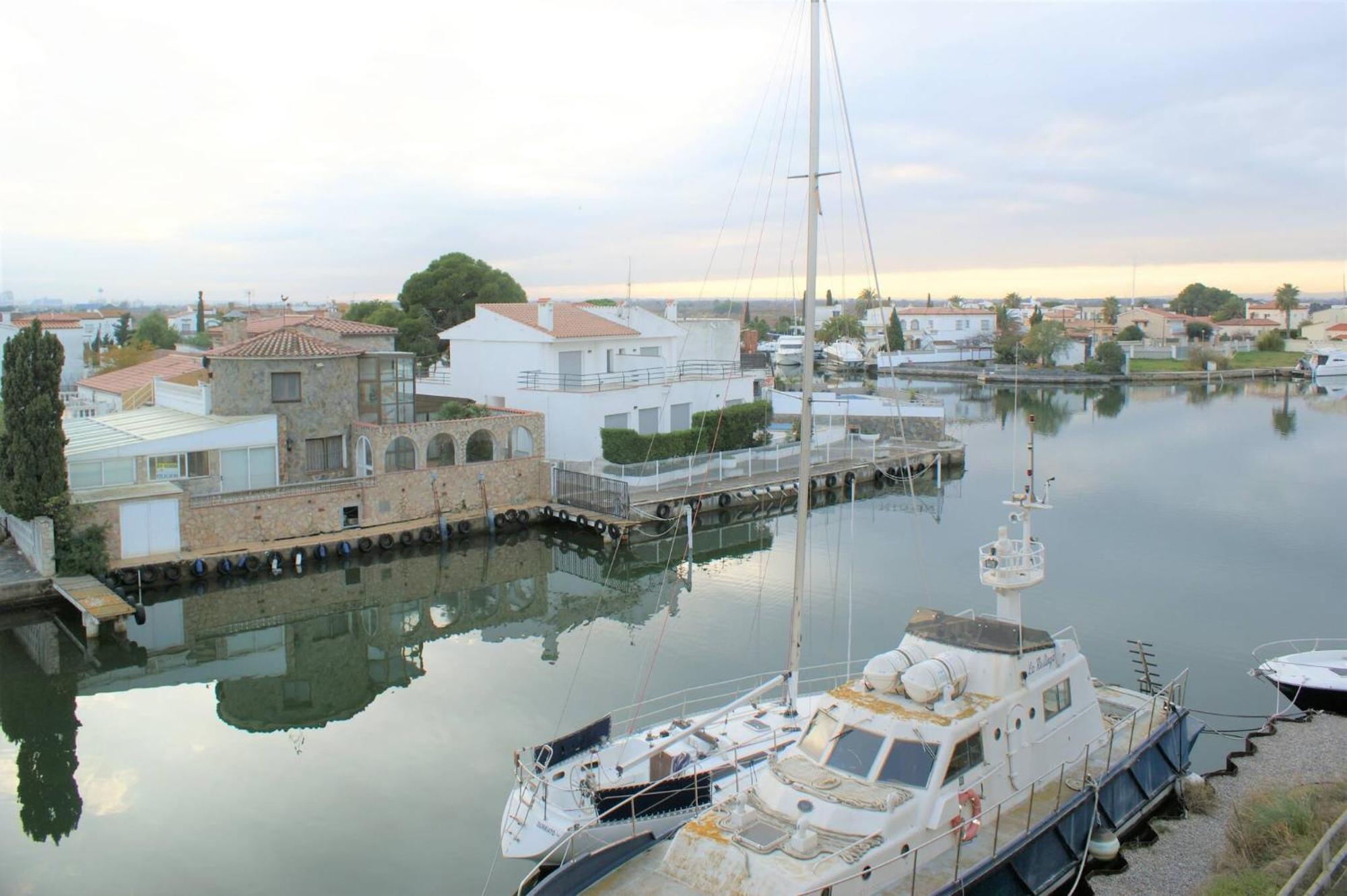 Apartment En Con Vistas Al Canal Y Piscina Av-52