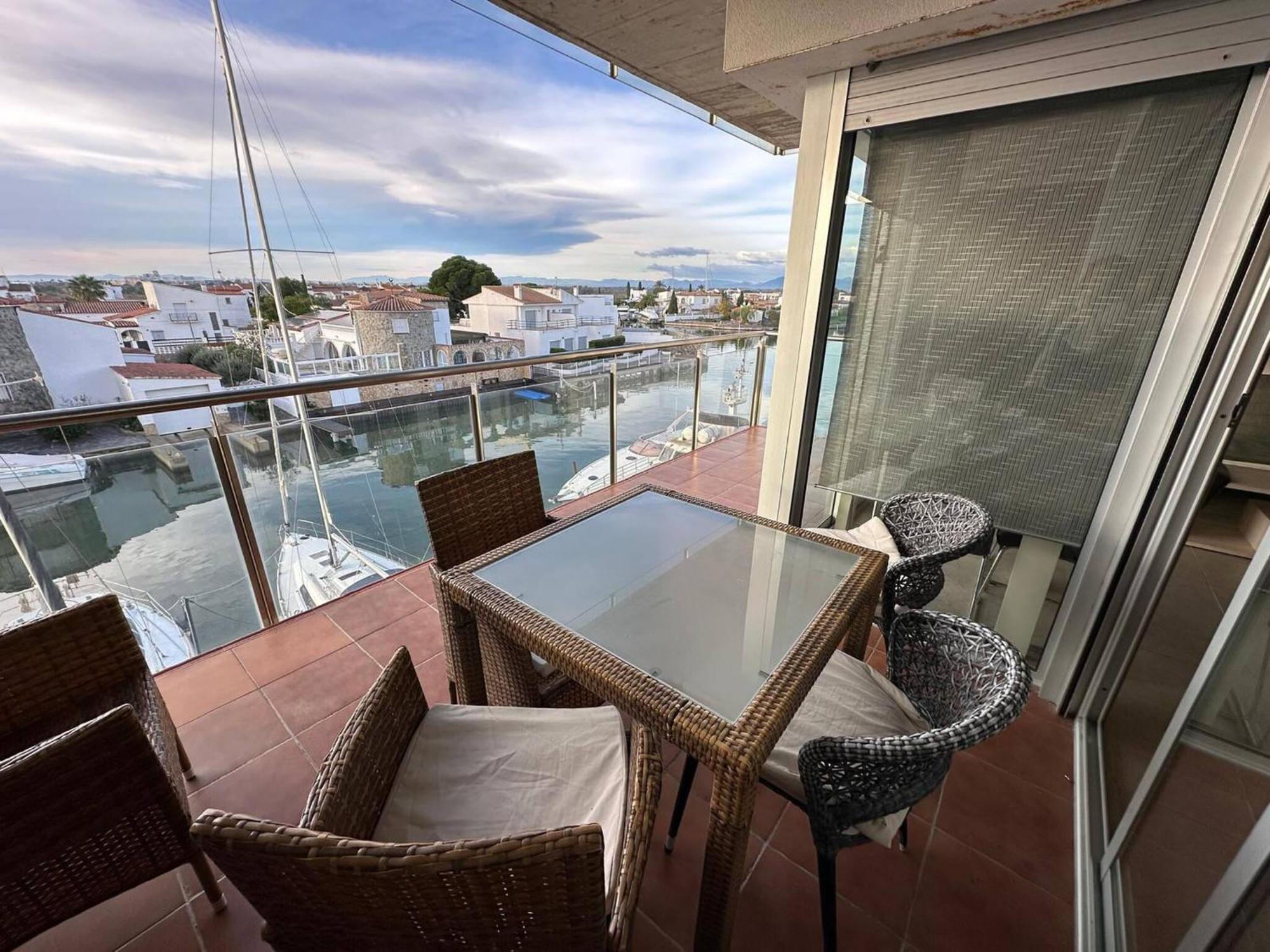En Con Vistas Al Canal Y Piscina Av-52 * Roses